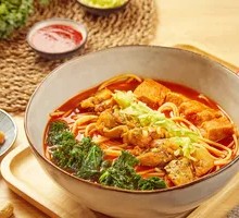 Slow-Cooked Chicken Leg Pasta Soup