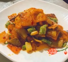 Pan-Fried Pork Dumplings with Spicy Sliced Pork