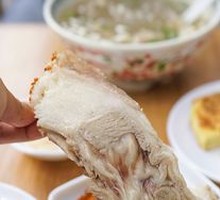 Hand-grabbed Lamb Ribs