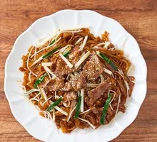 Stir-Fried Noodles with Shredded Pork