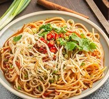 Lü Pupu Spicy Chicken Noodles