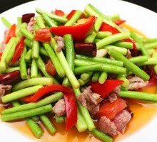 Garlic Shoots with Shredded Pork
