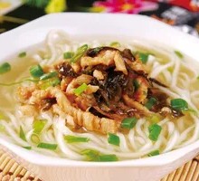 Sour Cabbage and Pork Noodles