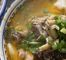 Stewed Chicken with Mushroom Noodles