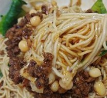 Pea and Meat Sauce Noodles