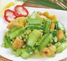 Loofah with Green Peas