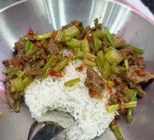 Stir-Fried Beef with Yellow Onion