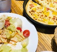 Iron Plate Classic Hawaiian Pizza