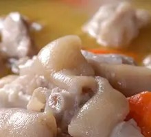 Pig Trotter Stew with Herbal Ingredients