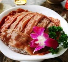 Sliced Pork Kidney with Big Knife