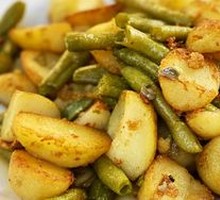 Stir-Fried Potatoes with Green Beans