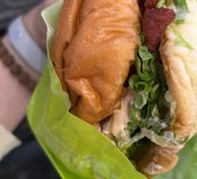 Black Gold Hawaii Pineapple Beef Burger