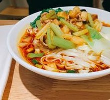 Li Yu Bai Spicy Sour Chicken Offal Noodles
