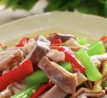 Braised Pig's Intestine with Lettuce