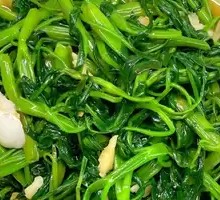 Stir-Fried Water Spinach with Garlic
