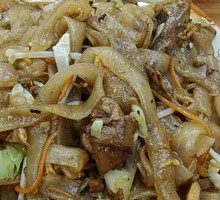 Egg and Chicken Leg Fried Rice Noodles