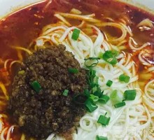 Red Sauce Mixed Meat Noodles with Hand-Cut Noodles