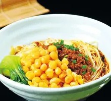 Red Soup Pea and Meat Noodles