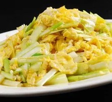 Stir-fried eggs with chives