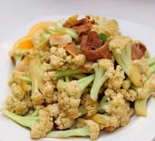 Cauliflower Stir-Fried with Pork Slices