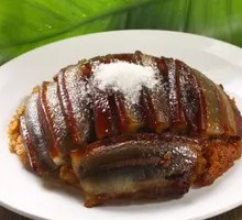Sweet Steamed Pork Rolls