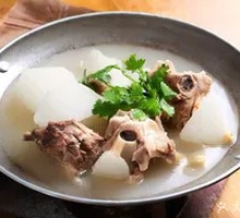Pork Knuckle and Radish Seaweed Soup