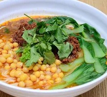 Chongqing Pea and Meat Sauce Noodles