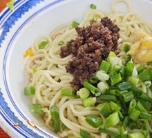 Spicy Broad Noodles with Pea Paste