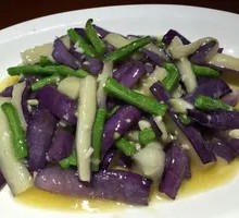 Eggplant Skin Stir-fried with Green Beans