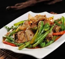 Spicy Green Pepper Stir-fry with Pork