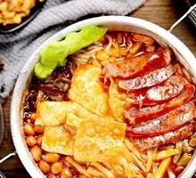 Dry-Loaded Snail Rice Noodles with Sausage