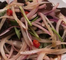 Mixed Onion and Wood Ear Mushroom Salad