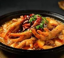Stewed Chicken Feet in Stone Pot