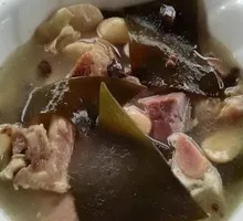 Kelp and Snow Bean Pork Shank Soup