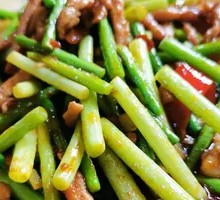 Garlic Shoots with Shredded Pork