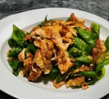 Stir-fried green pepper with local eggs