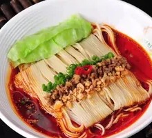Dry Tossed Noodles with Pork Sauce