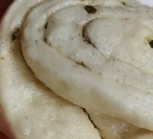 Flower-shaped steamed bun
