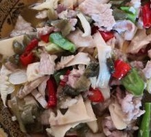 Fresh Bamboo Shoots and Pickled Cabbage with Pork Slices