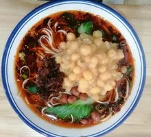 Chongqing-style Broad Bean and Meat Sauce Noodles