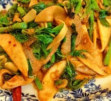 Golden Herb Stir-Fried Beef