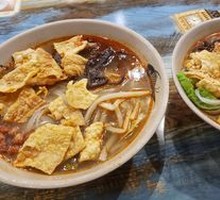 Clam and Snail Noodles