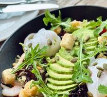 Avocado Poached Egg Salad