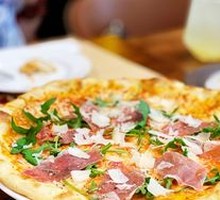 Parma Ham and Arugula Pizza