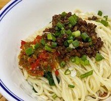 Hou's Spicy Beef Noodles