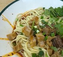 Small Portion Bamboo Shoot Beef Dry Noodles
