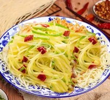 青椒土豆丝盖浇面