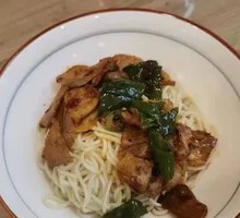 Green Pepper Spicy Pork Noodles