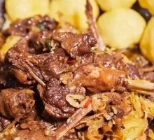 Stewed Goose in Iron Pot