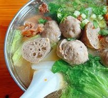 Beef Tripe Meatballs with Rice Noodles